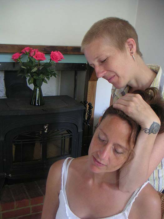 Brighton Indian head massage practitioner, demonstrating technique